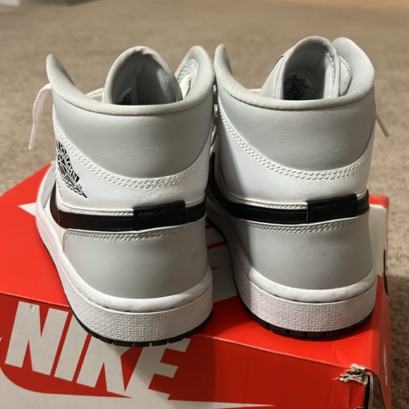 💥Jordan 1️⃣ Mid🔥 - Picture 3 of 3